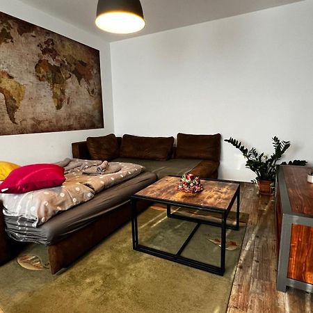 Industrial Apartment I 24Hr Self Check-In I Free Parking & Coffee Banska Bystrica Ngoại thất bức ảnh