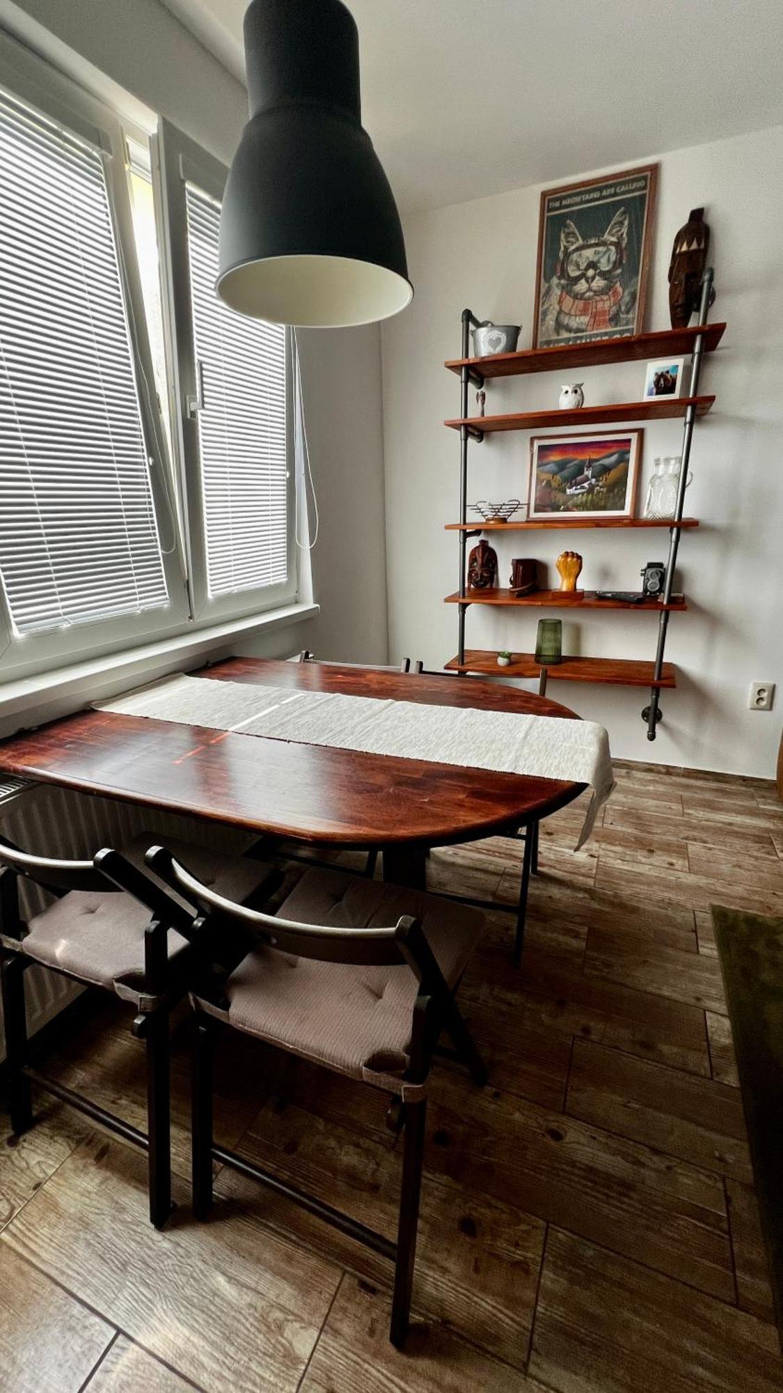 Industrial Apartment I 24Hr Self Check-In I Free Parking & Coffee Banska Bystrica Ngoại thất bức ảnh