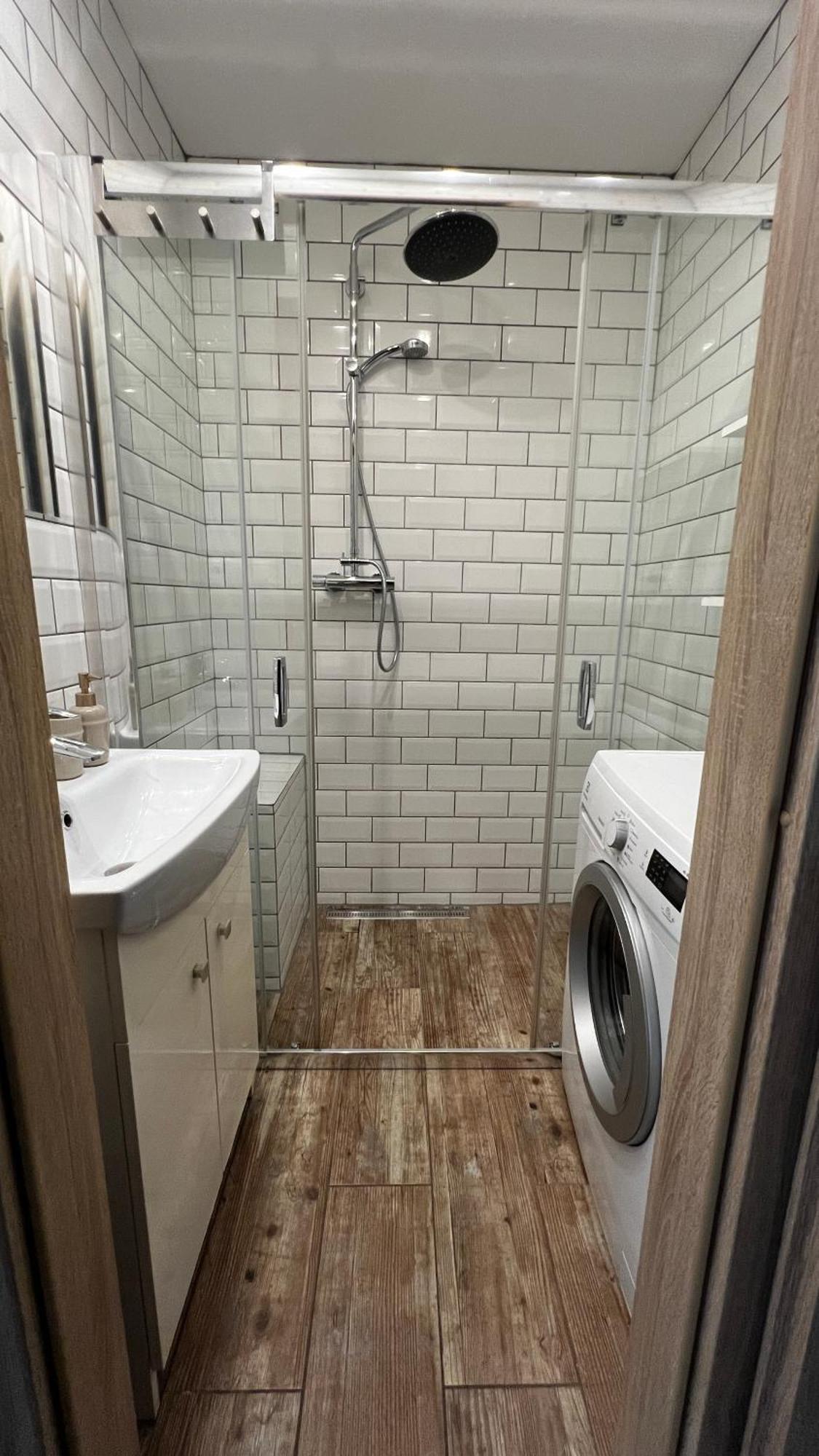 Industrial Apartment I 24Hr Self Check-In I Free Parking & Coffee Banska Bystrica Ngoại thất bức ảnh