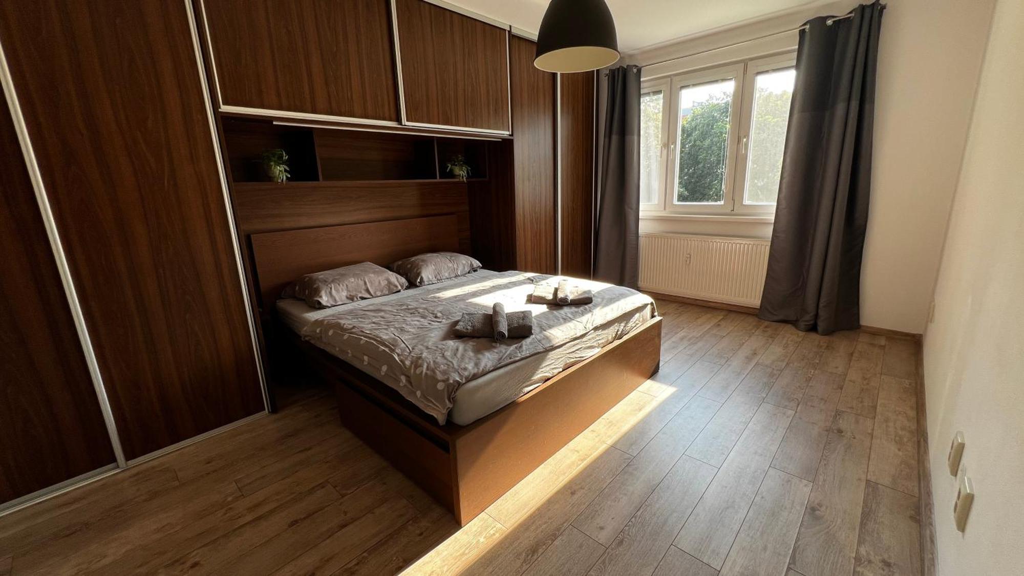 Industrial Apartment I 24Hr Self Check-In I Free Parking & Coffee Banska Bystrica Ngoại thất bức ảnh